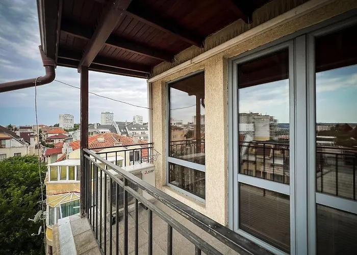 Casa Raya شقة فارنا