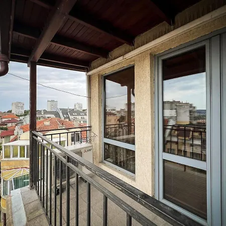 Casa Raya Apartment Warna